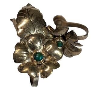 VINTAGE Silver and turquoise screw back flower earrings